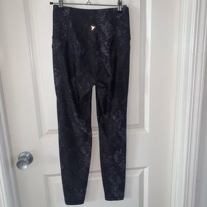 Old Navy Active Elevated Legging 7/8 Length with pockets. Size S